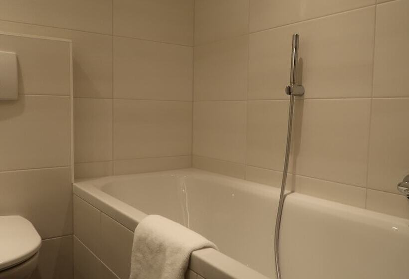 Отель Zomm In Seefeld