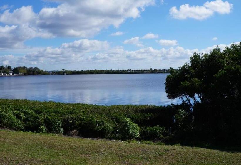 בית מלון כפרי Riverview Inn