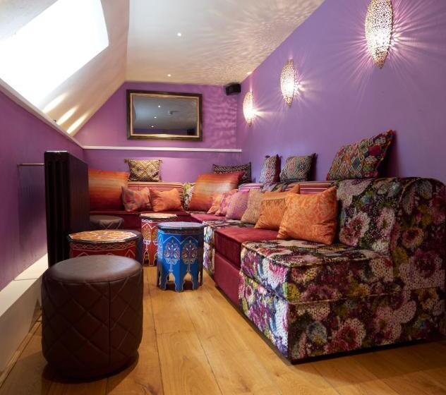 호텔 The Dog And Badger