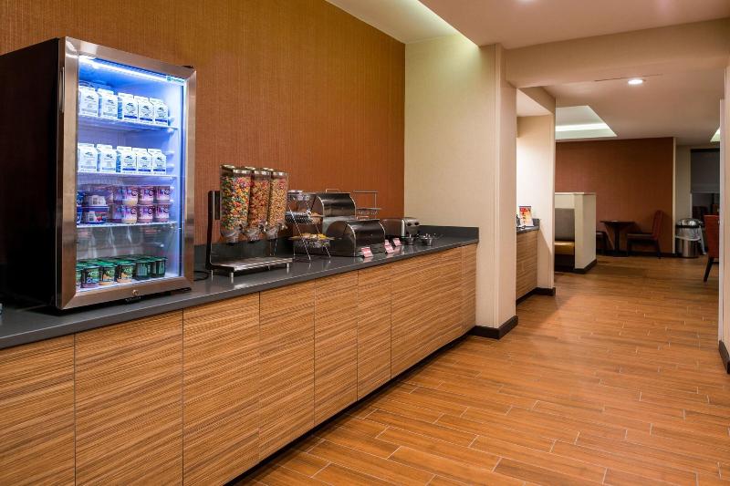 Отель Towneplace Suites By Marriott Charlestonwest Ashley