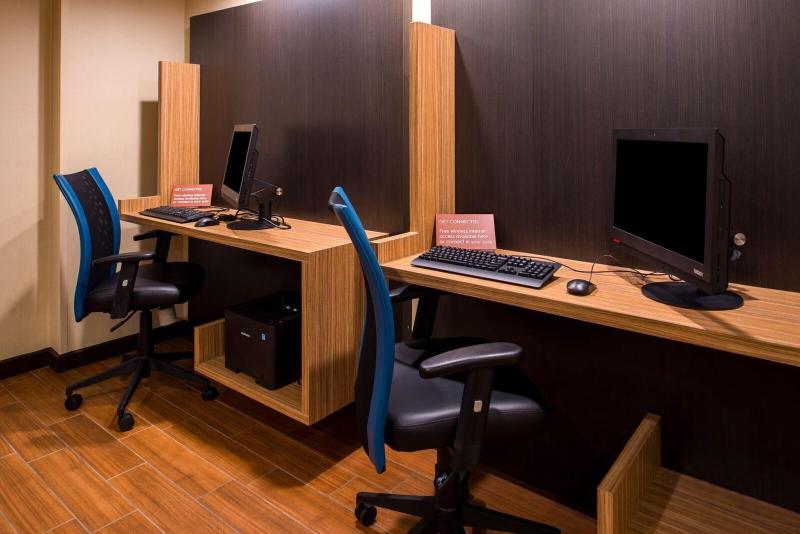 Отель Towneplace Suites By Marriott Charlestonwest Ashley