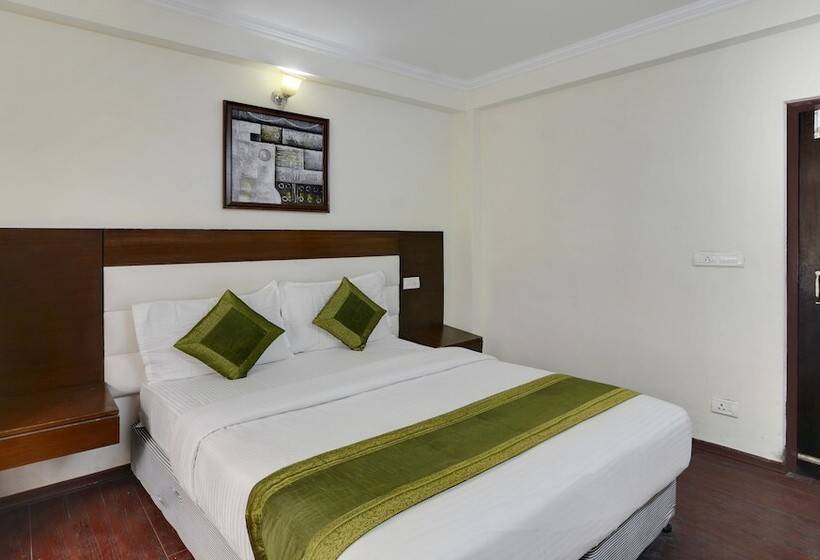 בית מלון כפרי Treebo Trip Lorent Manor Annex