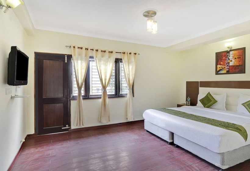 בית מלון כפרי Treebo Trip Lorent Manor Annex