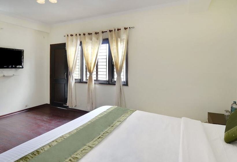 בית מלון כפרי Treebo Trip Lorent Manor Annex