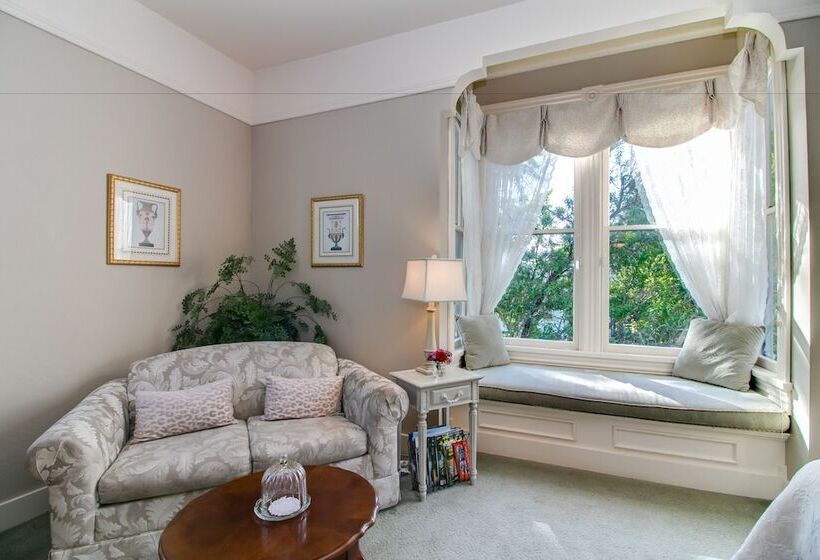 فندق Winchester Inn