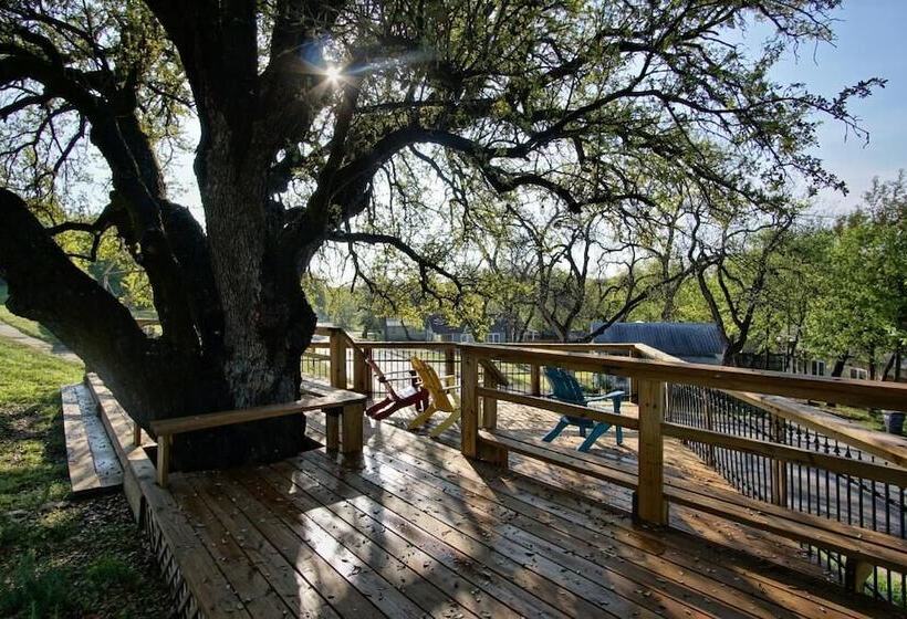 Live Oak B&b