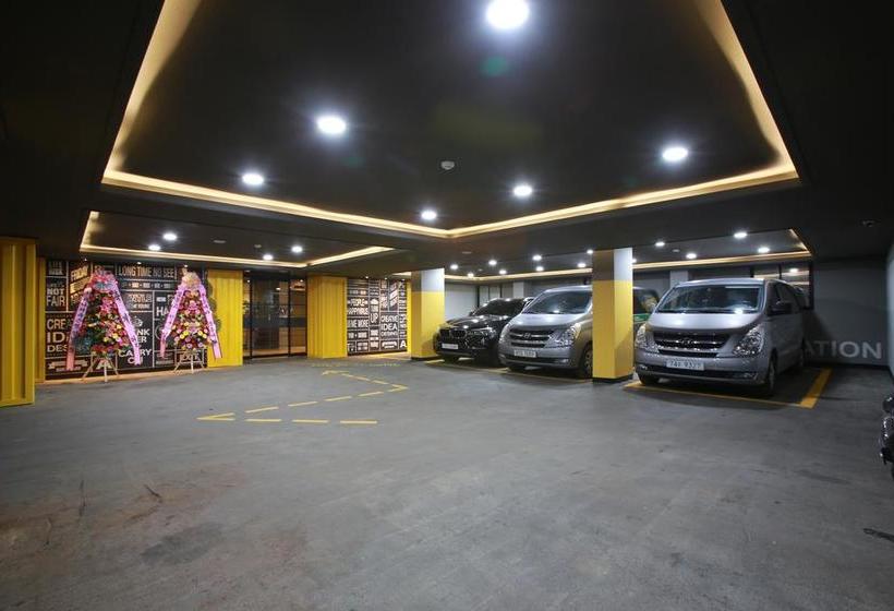 فندق على الطريق 7th Street  The Play