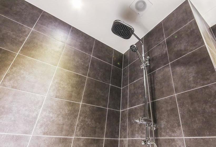 فندق على الطريق 7th Street  The Play