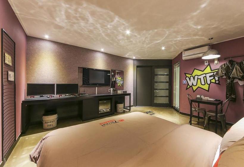 فندق على الطريق 7th Street  The Play