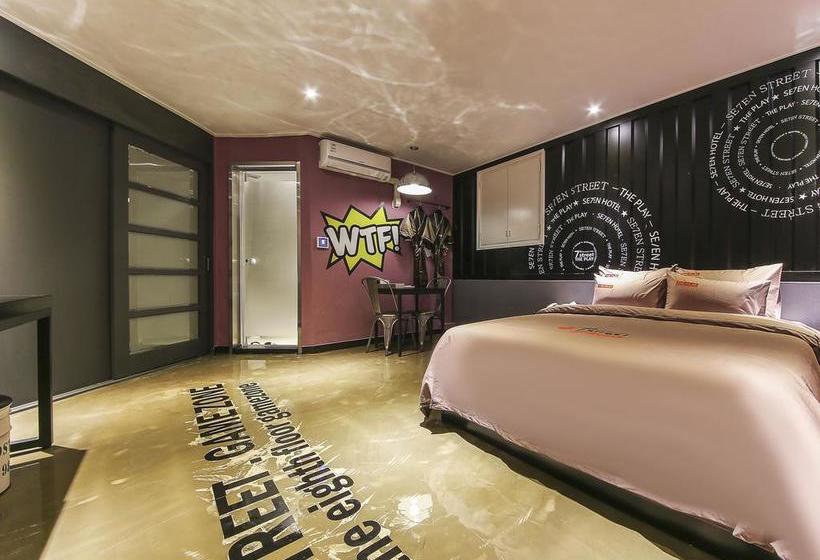 فندق على الطريق 7th Street  The Play