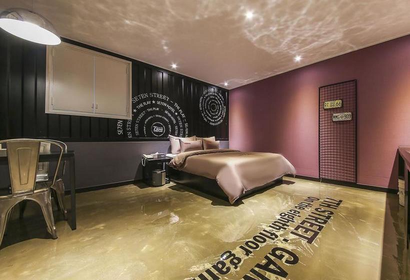 فندق على الطريق 7th Street  The Play