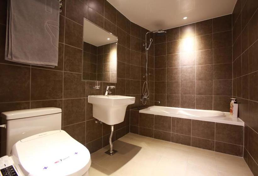 فندق على الطريق 7th Street  The Play