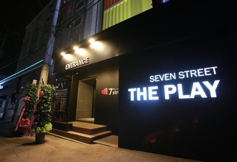 فندق على الطريق 7th Street  The Play
