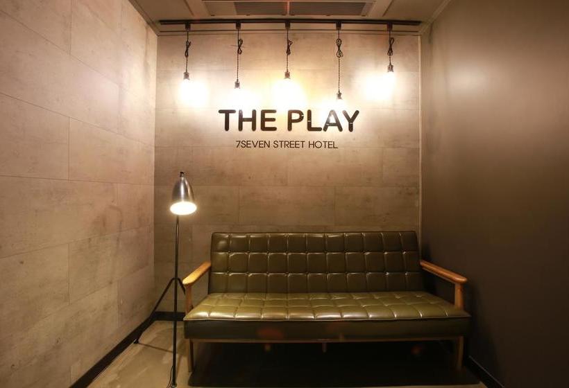 فندق على الطريق 7th Street  The Play