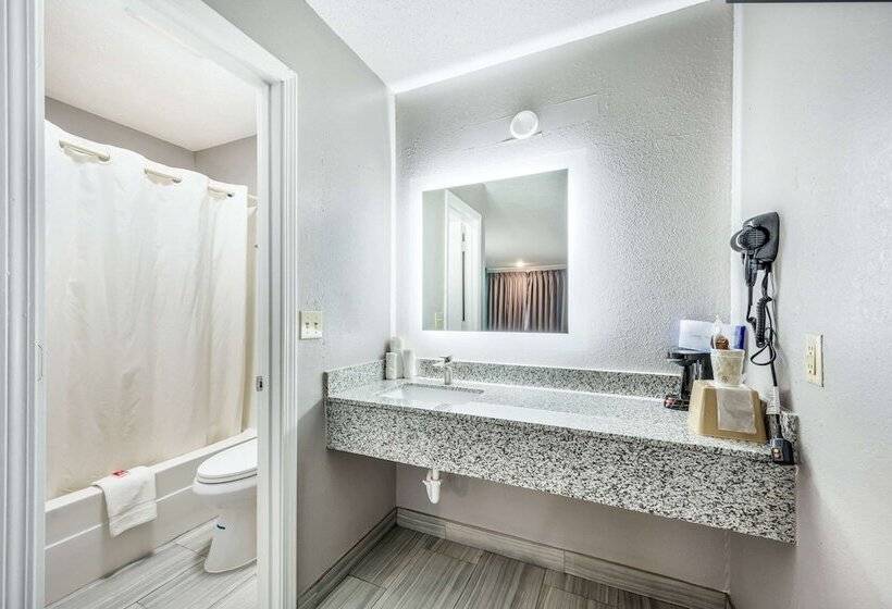 فندق على الطريق Econo Lodge