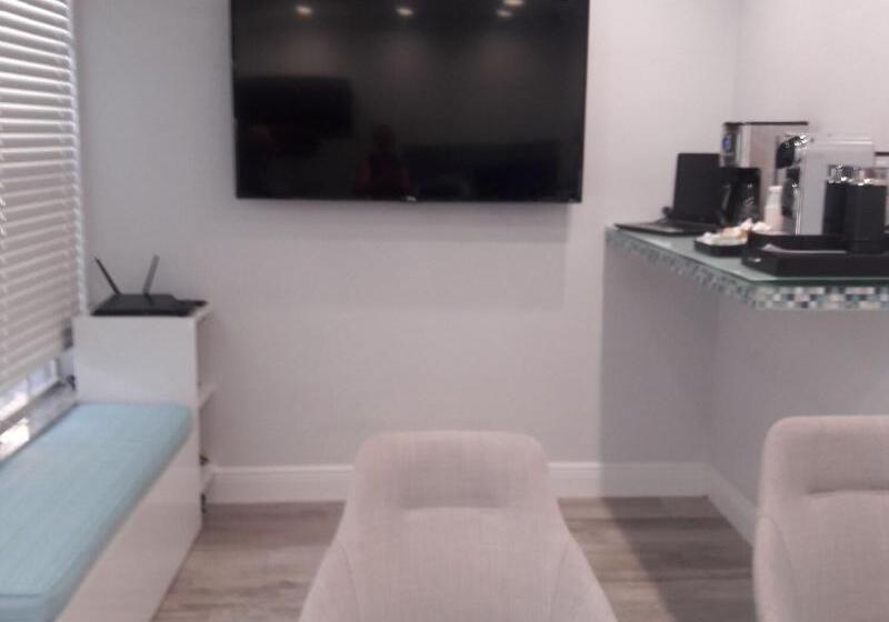 汽车旅馆  Maydee Suites In Florida