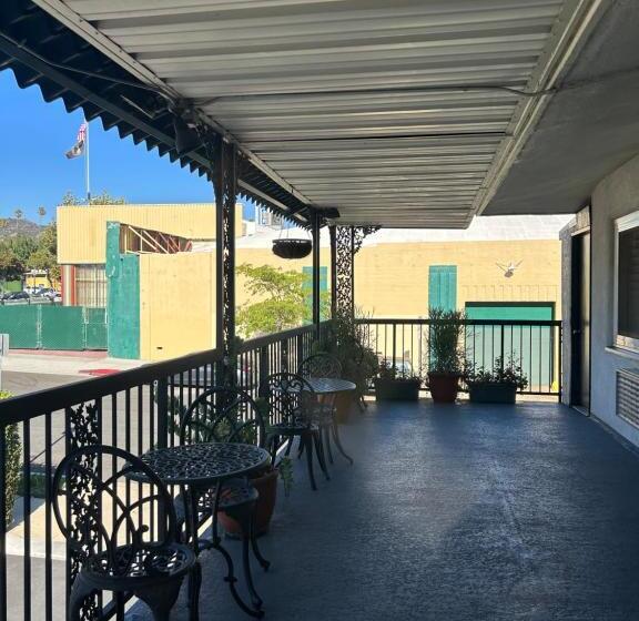 فندق على الطريق Welcome Inn