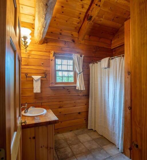 استراحتگاه New England Inn & Lodge