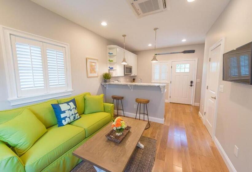 リゾートホテル The East Island Reserve