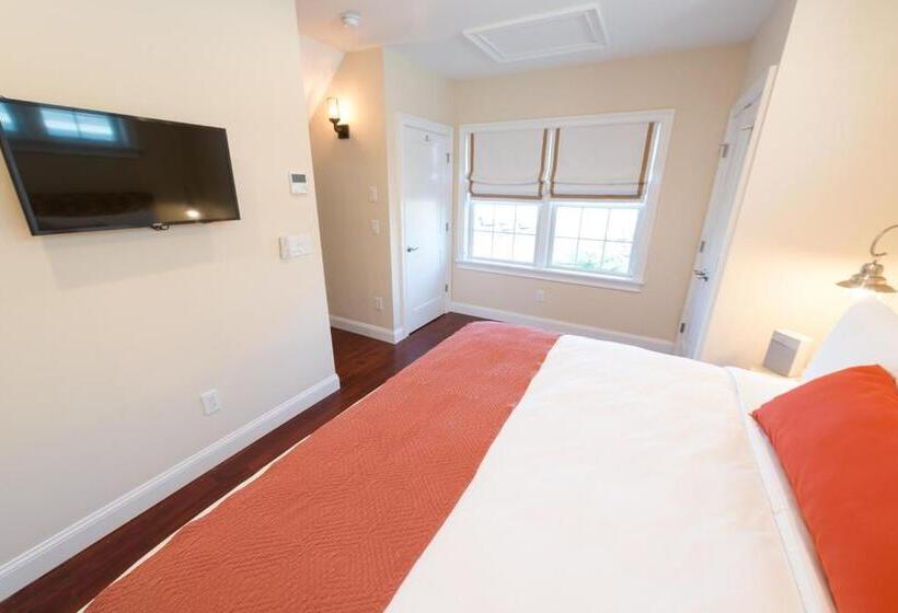 リゾートホテル The East Island Reserve