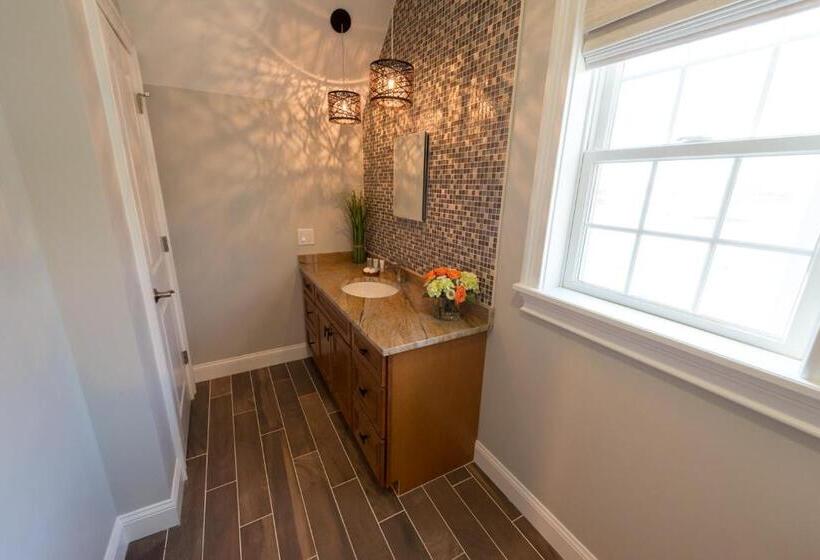 リゾートホテル The East Island Reserve