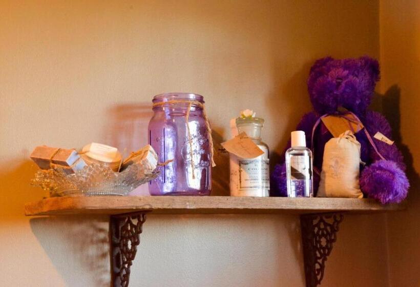 Timber Post Bed & Breakfast