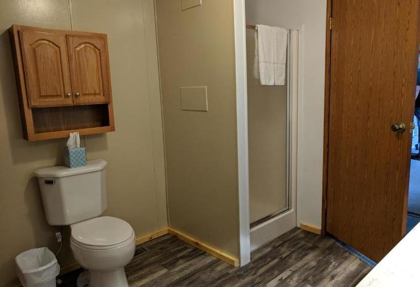 Trails End Cabins & Motel