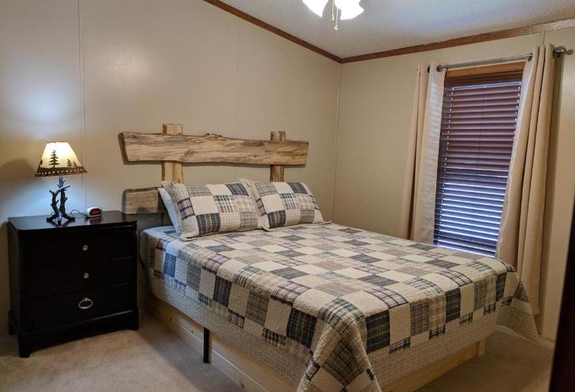 Trails End Cabins & Motel