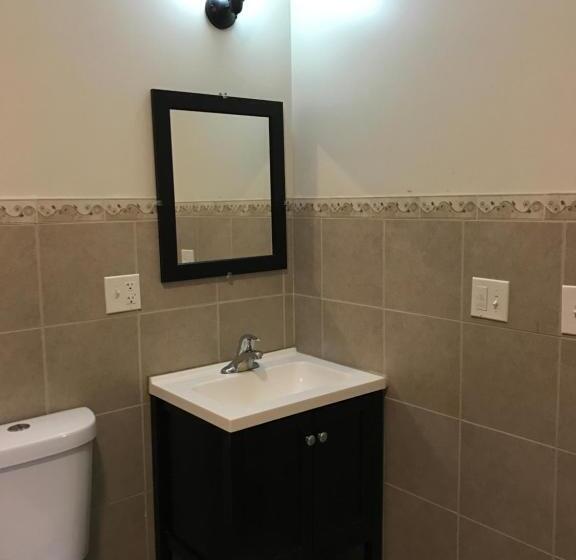 Waterbury Big Apple Motel