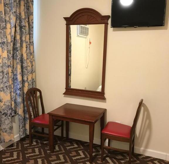 Waterbury Big Apple Motel