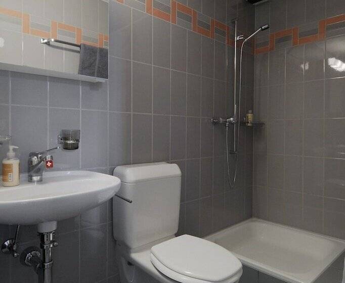 ホテル Apartments Justingerweg