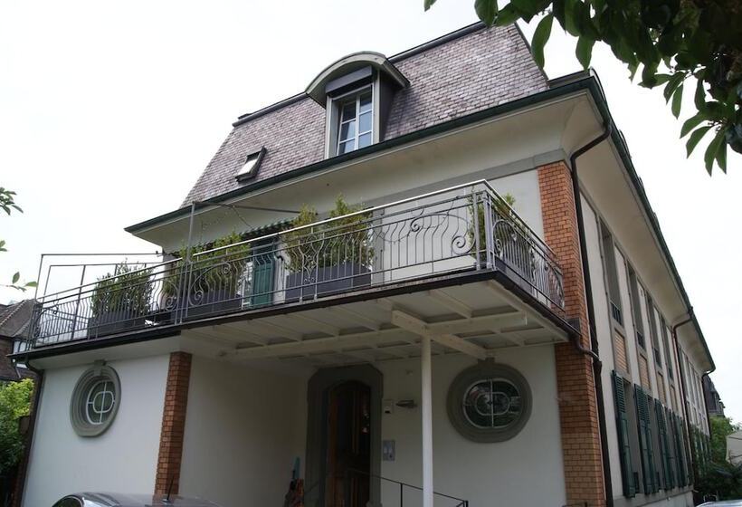 ホテル Apartments Justingerweg