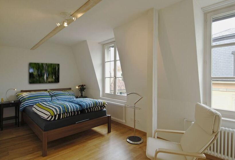 ホテル Apartments Justingerweg