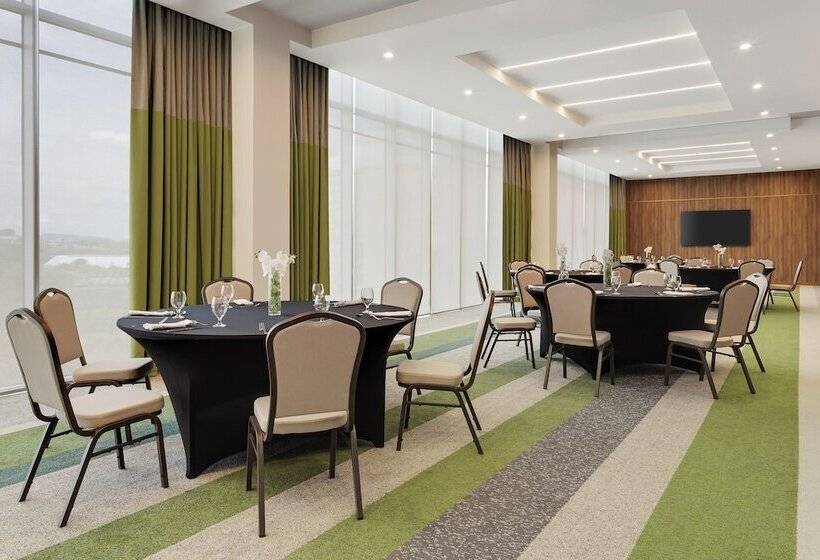 ホテル Hilton Garden Inn San Jose Airport City Mall