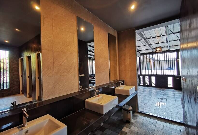 هتل Hi Samui Hostel