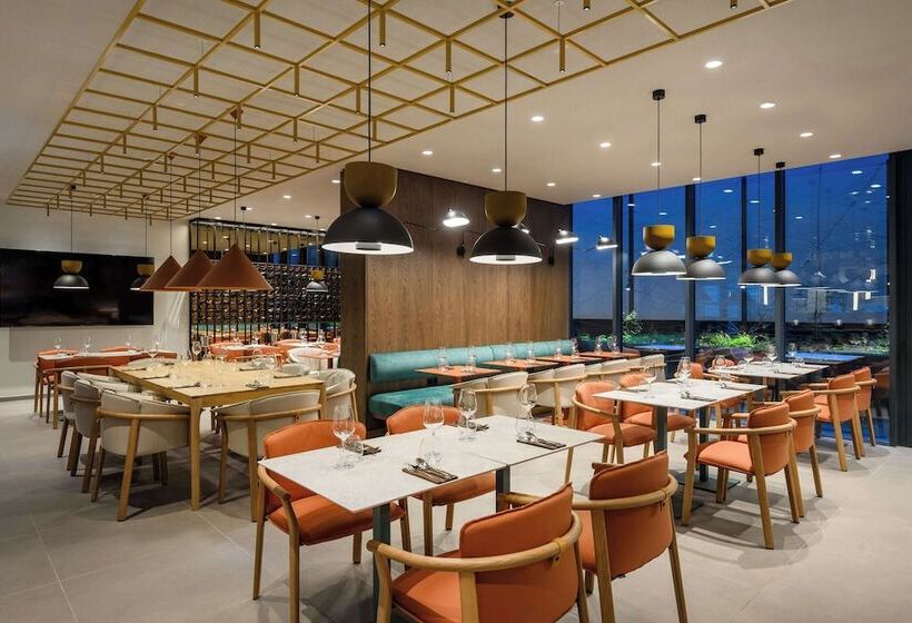 هتل Hilton Garden Inn Debrecen City Center