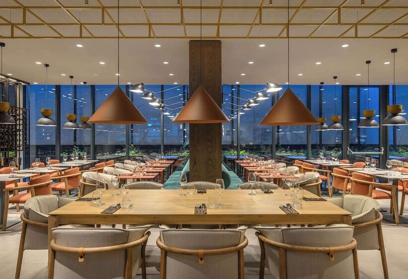 هتل Hilton Garden Inn Debrecen City Center