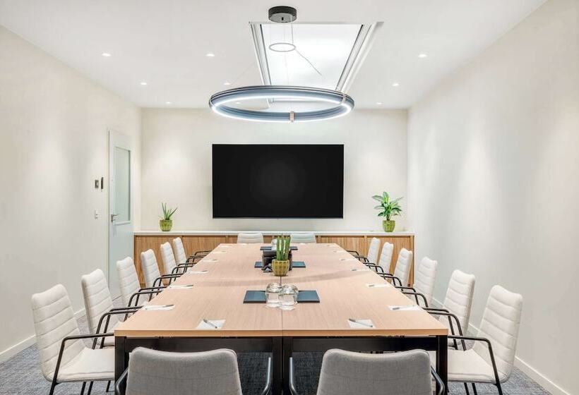 هتل Hilton Garden Inn Debrecen City Center