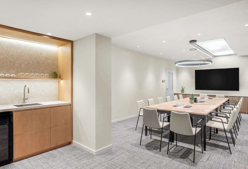 هتل Hilton Garden Inn Debrecen City Center