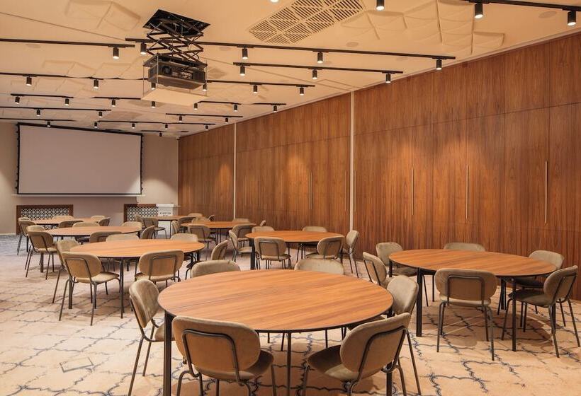 هتل Kimpton Bem Budapest, An Ihg