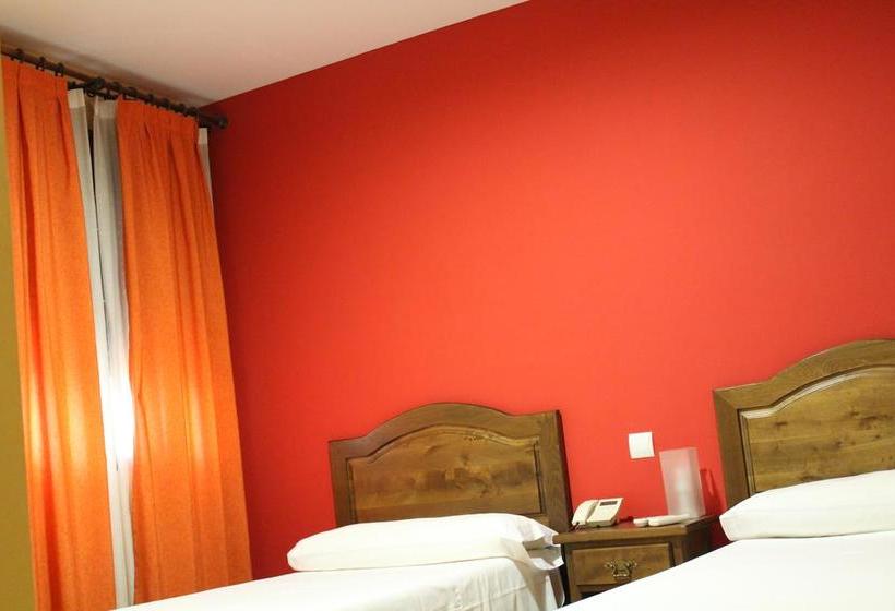 הוסטל Hostal Don Lucas