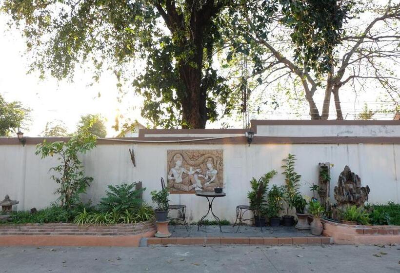 مبيت وإفطار Aiyara House