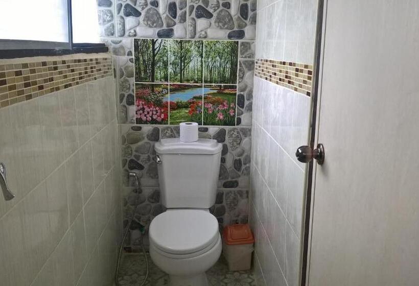 مبيت وإفطار Aiyara House