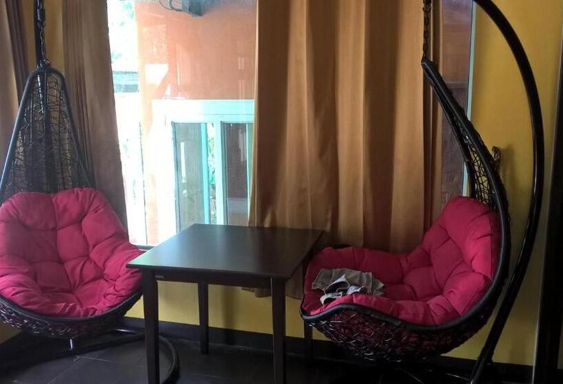 مبيت وإفطار Aiyara House