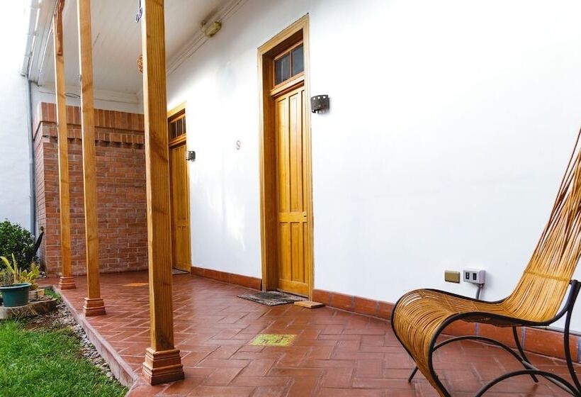 مبيت وإفطار Esquina Elquina Hostal