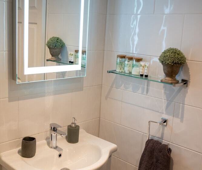 住宿加早餐  The Family Tree