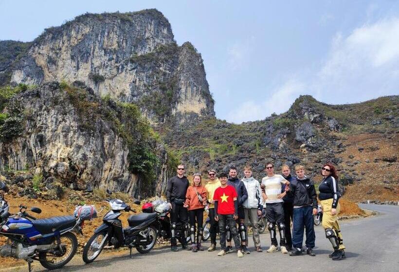 Bong Hostel Ha Giang Loop