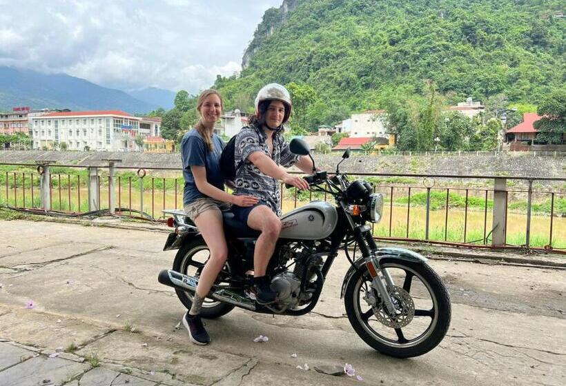 Bong Hostel Ha Giang Loop