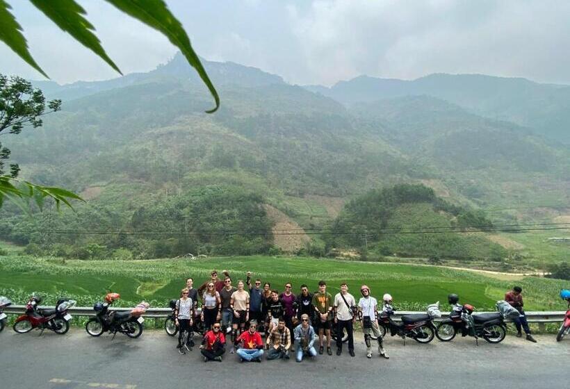 Bong Hostel Ha Giang Loop