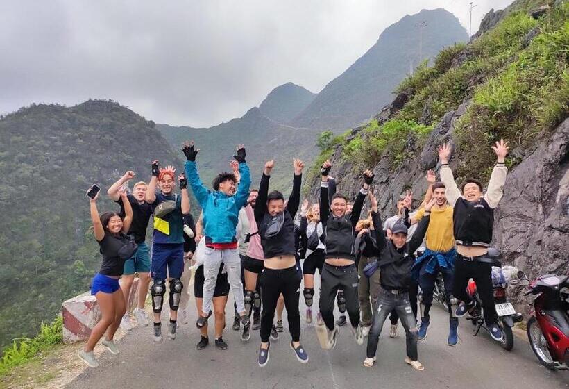 Bong Hostel Ha Giang Loop